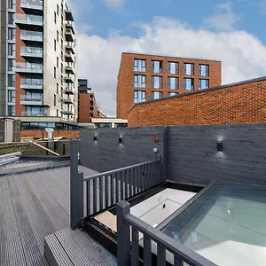 brand-new-london-luxury-house-sleeps-6.cambridgehotelsuk.com/