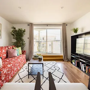 Wild Roses Service - East India Apartment